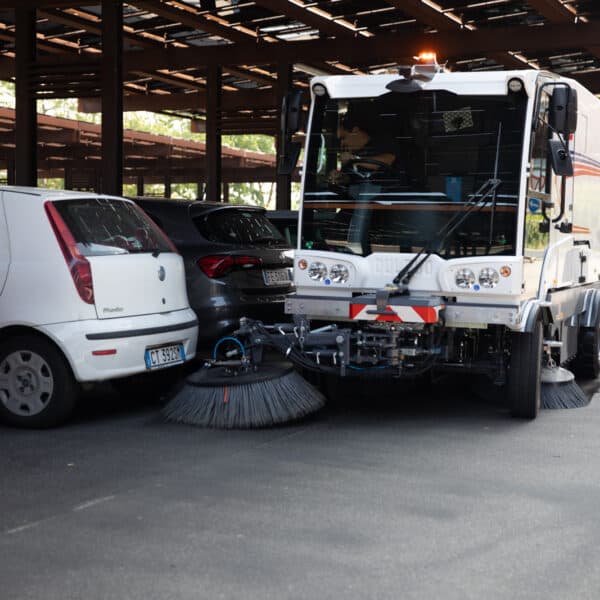 Straatveegmachine Dulevo D3 – 4m3 inhoud