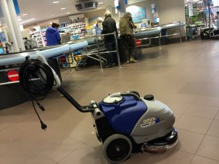 Schrobmachine Onyx Lithium Albert Heijn - HD van Dijk Duurzame Reinigingsmachines