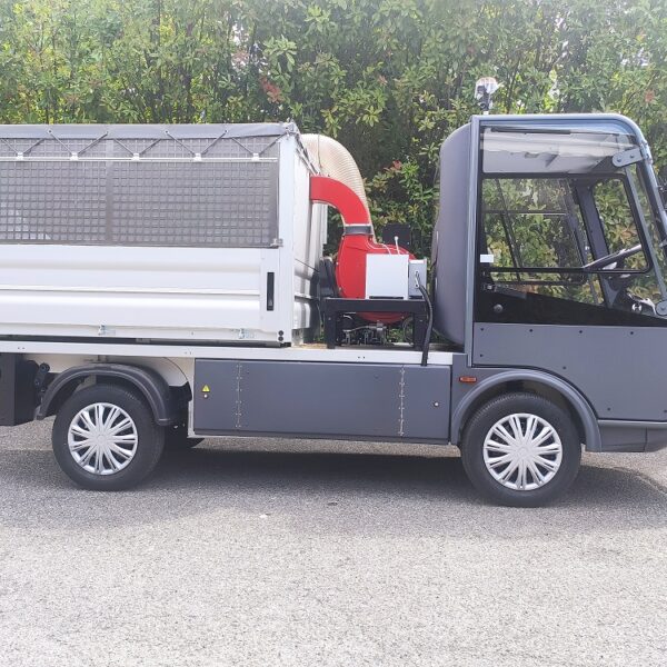 Esagono e-truck met blad- en afvalzuiger