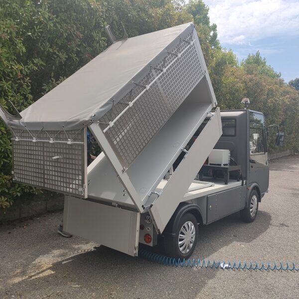 Esagono e-truck met blad- en afvalzuiger
